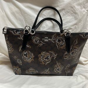 Ava Coach tote bag in signature canvas with tulip print.
